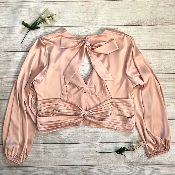 EXPRESS Twist Front Tie Back Top - Picture 8 of 16